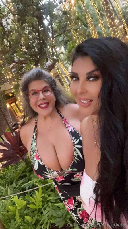 @jaylenerio and @xratedwife Are going live one hour from now..