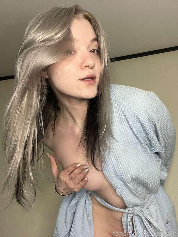 I think you're spying on me? I noticed you...😘


 #littlenips #littleboobs #smallboobs  #smalltitts   #littletits  #topless #sexy  #teen #schoolgirl