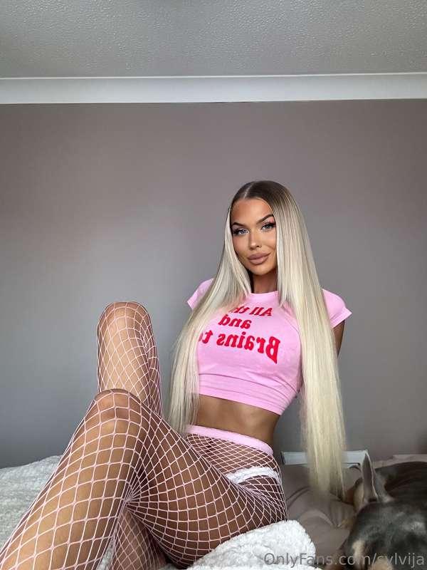 Hi there 🤭🩷 1 or 2?