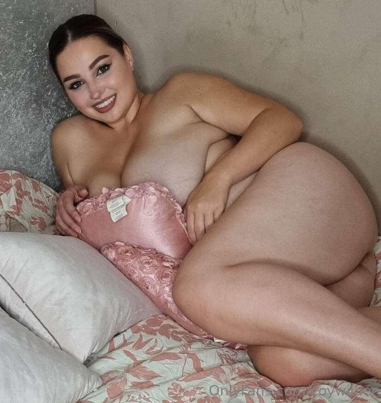😈💦 she’s doing a free live show this week #free entry for th..