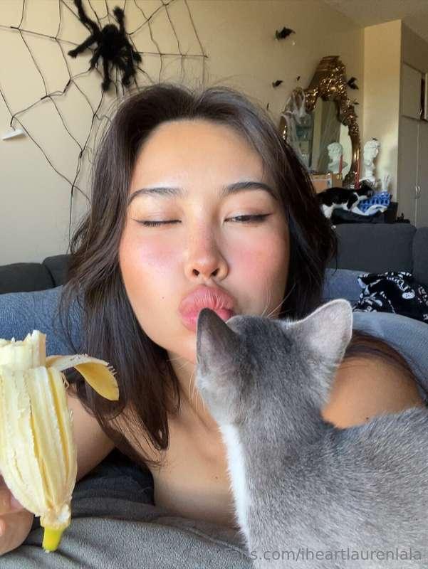Kitty kisses 🥰