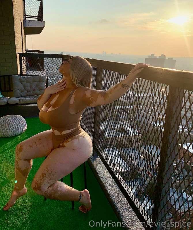 Balcony sex anyone?