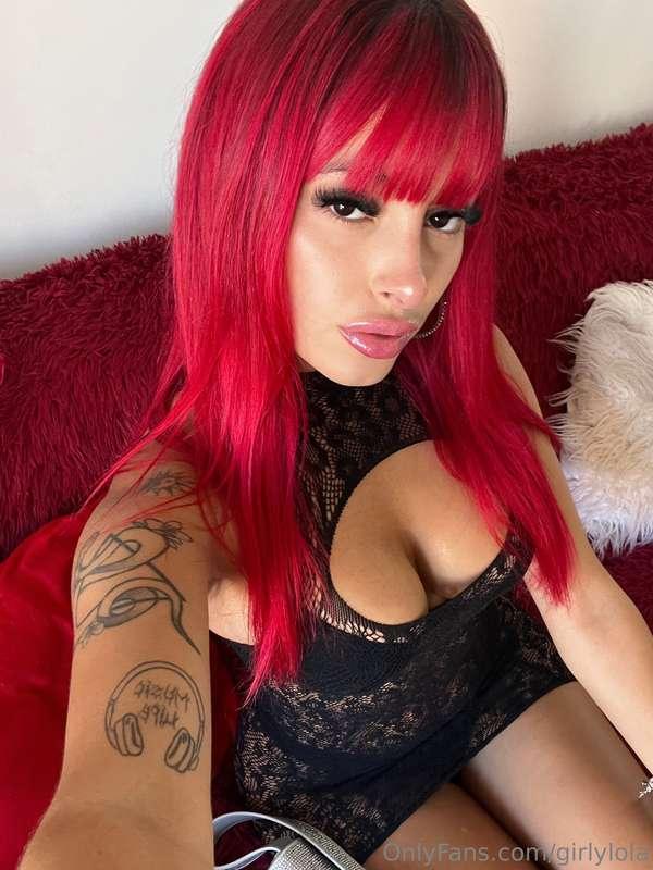 Feeling bold?😈 Slide into my DMs, and let’s turn up the heat..