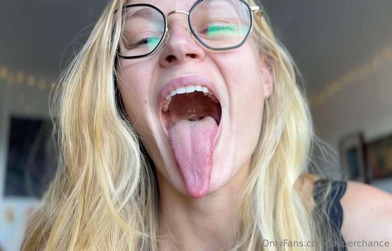 🤤 TONGUE / VORE FETISH COCK RATING... 🥵You've sent me pics o..