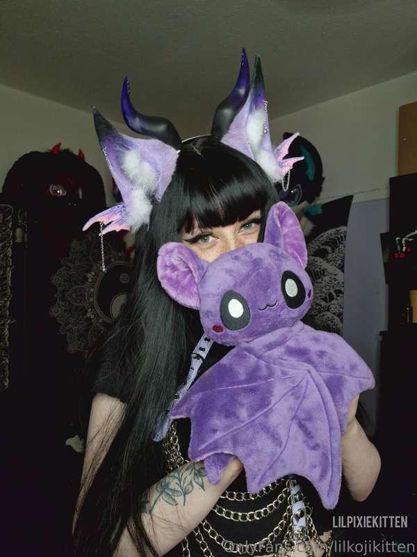 New posts on my main account @little_pixie_kitten