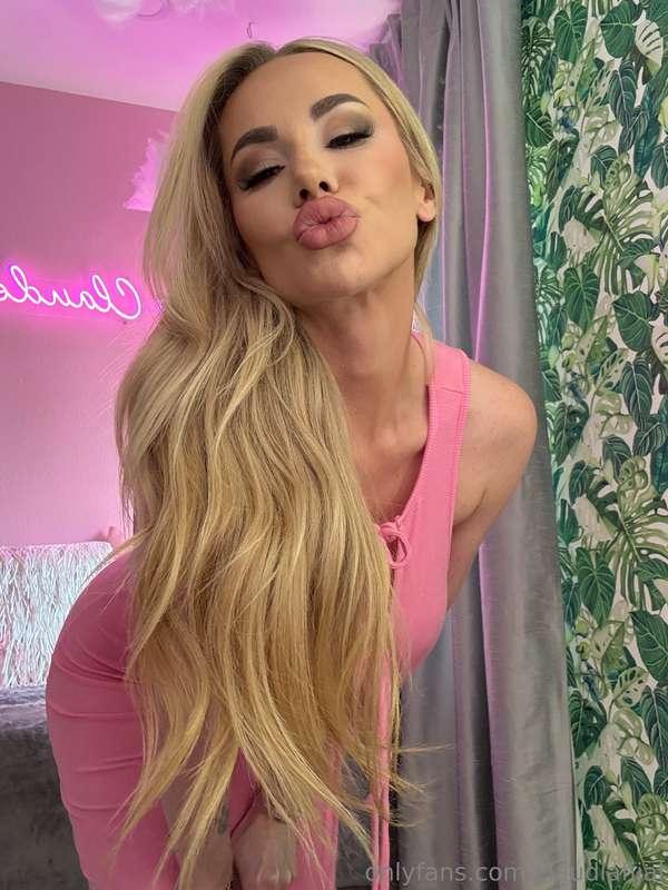 I'm wearing pink so it HAS to be a good day🥰 😘 🤗