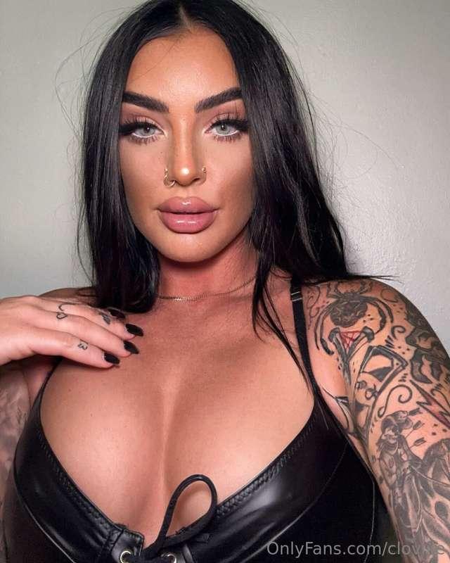 Hope everyone’s had a good Sunday this far 🖤⛓️🥵