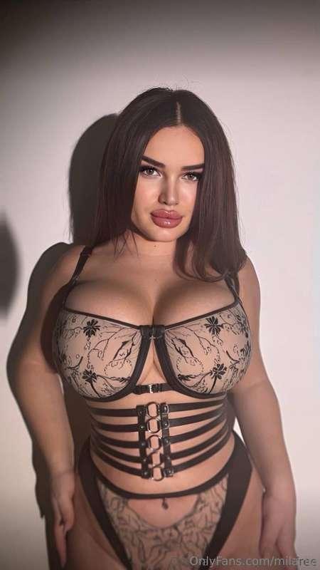 She's waiting for you👉🔥@julyyysfree 🔥 Sexy @julyyysfree with..