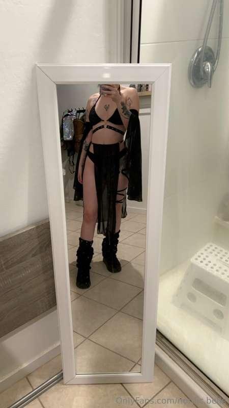 Do you like my new outfits babe? 🥰