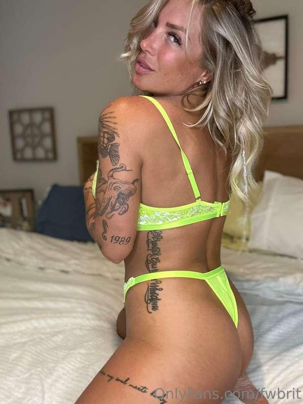 Thong Thursday! 😘😜 Hope you all have a great day! LIVE TONIG..