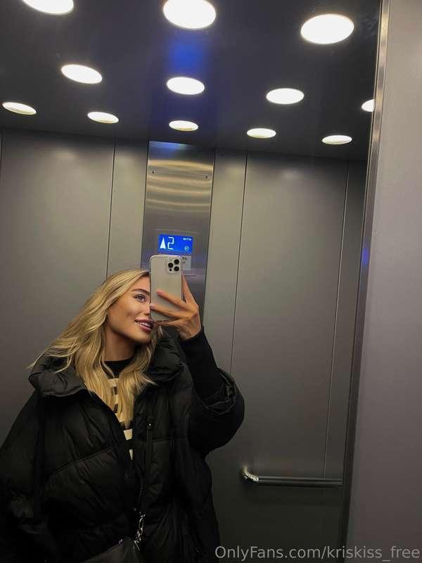 Love elevator selfies! It’s also such natural photos, do you..