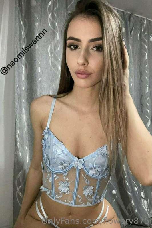 😈 Let me seduce you with my lovely smile and  awesome 🤯B O O..