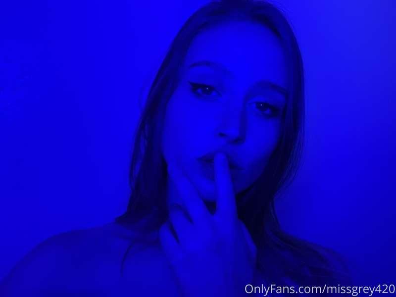 You will never feel blue if I got my hands on you 🔥 DM me no..