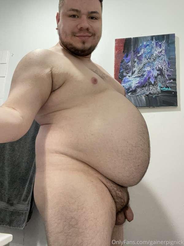 Some fun fatboy pics. I show off my very furry butt thinking..