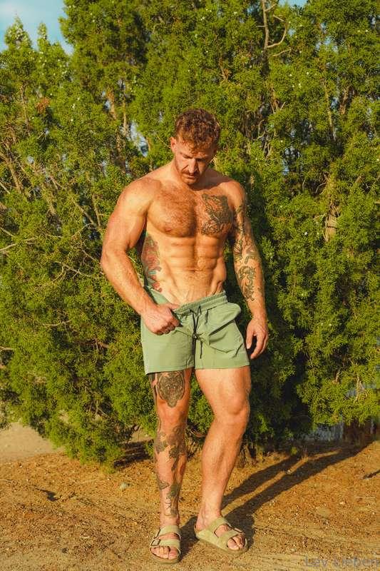 Just me, no shirt, no shame 😏🔥