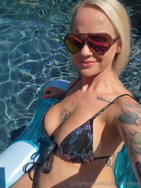 I post the tease here… but over there? I please 😏💋VIP’s wher..