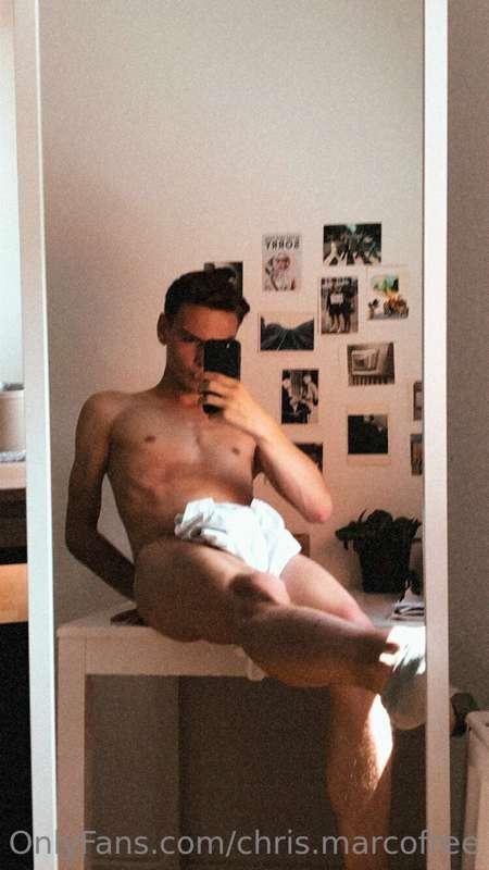 I think I look good without pants. Do you like it? 😏