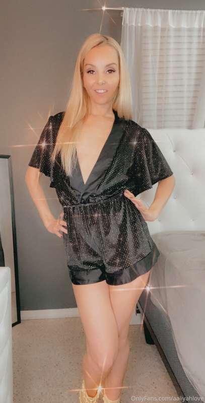 Happy Friday!😘❤️💕 I have no clue where I would wear somethin..