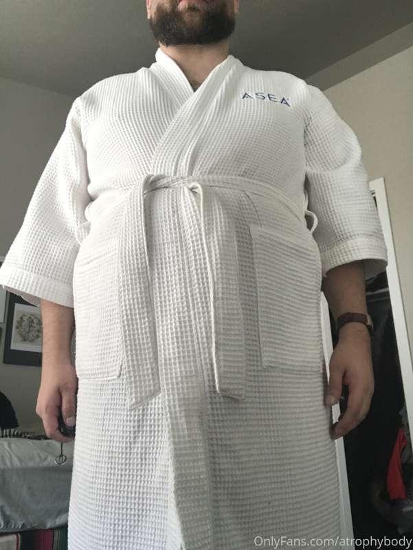 Fresh out of the shower with my robe and Walmart underwear l..