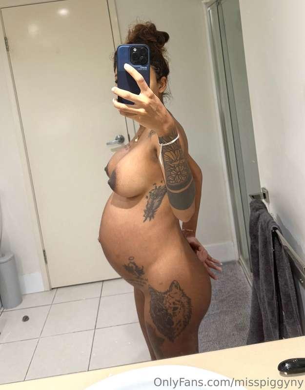 Would you still pick me up & fuck me at 9 months pregnant 😏