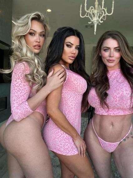 Could you handle all 3 of us?💦
Why dont you find out!!😜

We ..