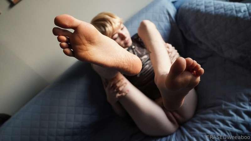 For the feet lovers, enjoy Goddess’ soles🖤✨