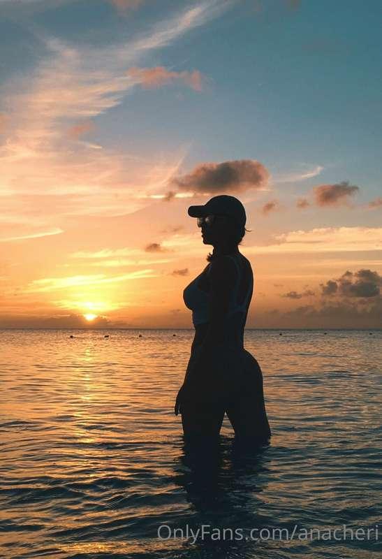***V I B E S*** ✨🌅