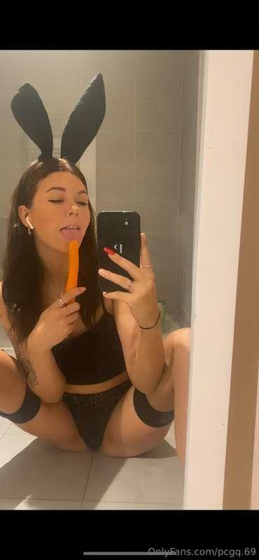 Would you watch this slutty rabbit get naughty with a carrot..