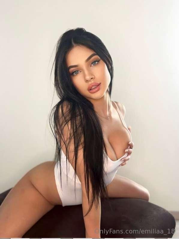 😇A HORNY LITTLE ANGEL @julietbabyface WITH A TANTALIZING WET..
