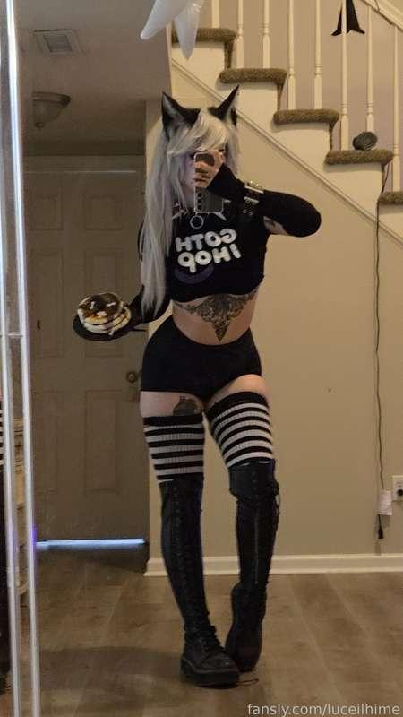 Halloween party tonight! 🐺🖤🥞

#fyp #alt #cosplay #helluvabossloona #halloween #tattoos