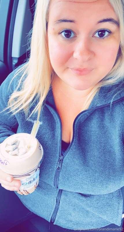 How I start my morning! With a yummy, healthy shake! ☺️ Hope..