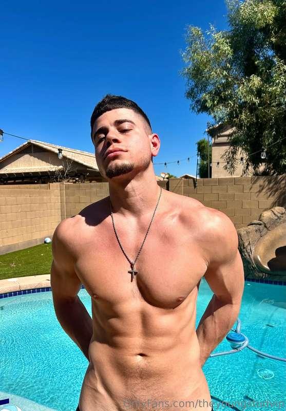 Yooo drop a $10 tip under this post for a surprise video in ..