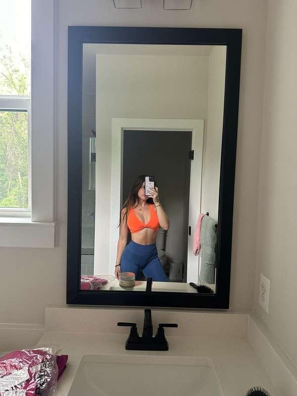 From earlier today 🧡 I kinda love this orange color on me 🧡
