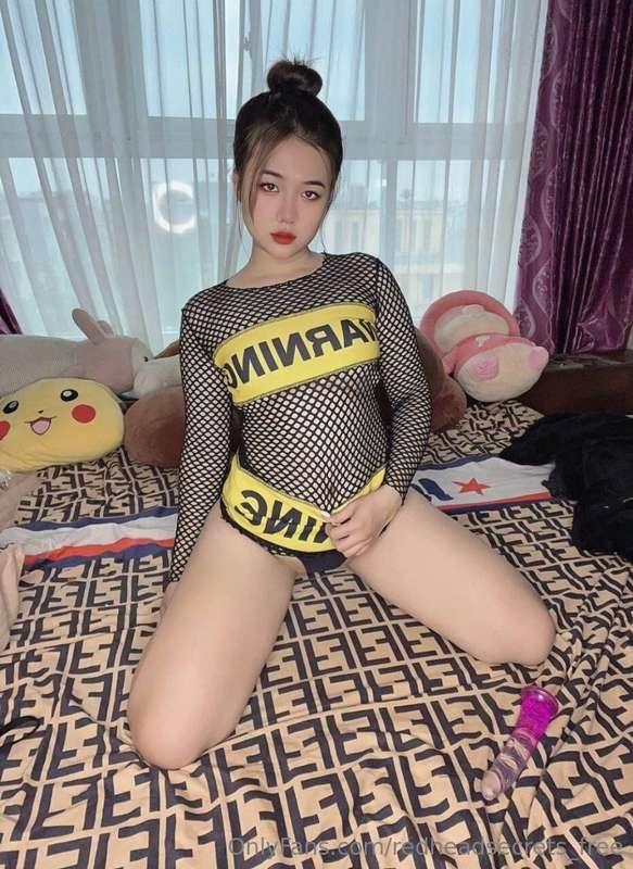 Tight, Asian hottie wants your dick in her mouth 🍆🥵 Let her ..