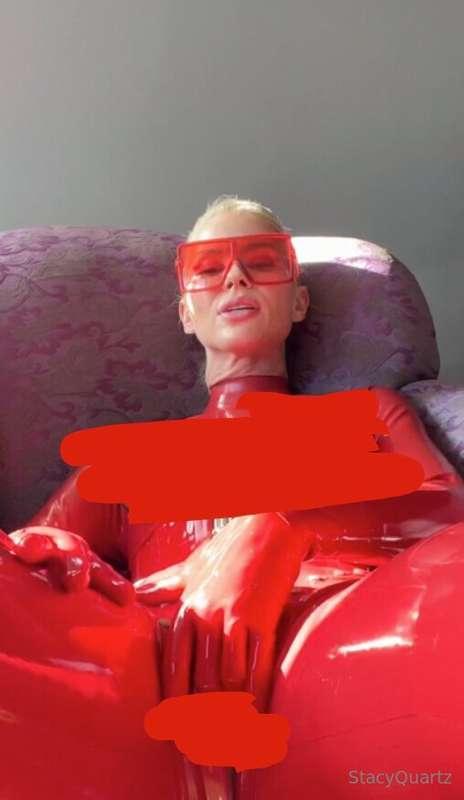 I AM THE LADY IN RED!!!