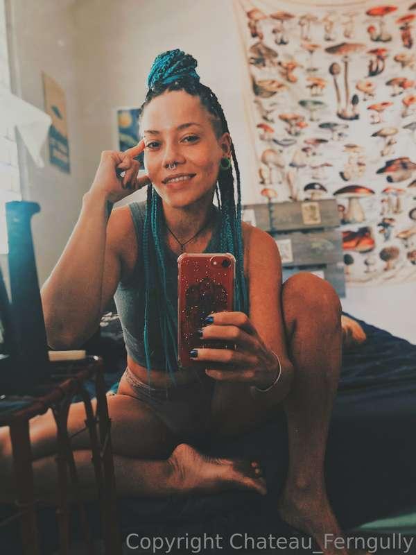 Working hard, or hardly workin’? 

DM me with your desires 😘