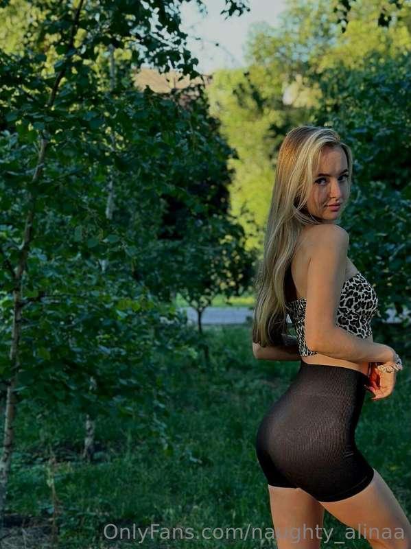 Damn, these buns are looking extra juicy today 😏 Who wants t..