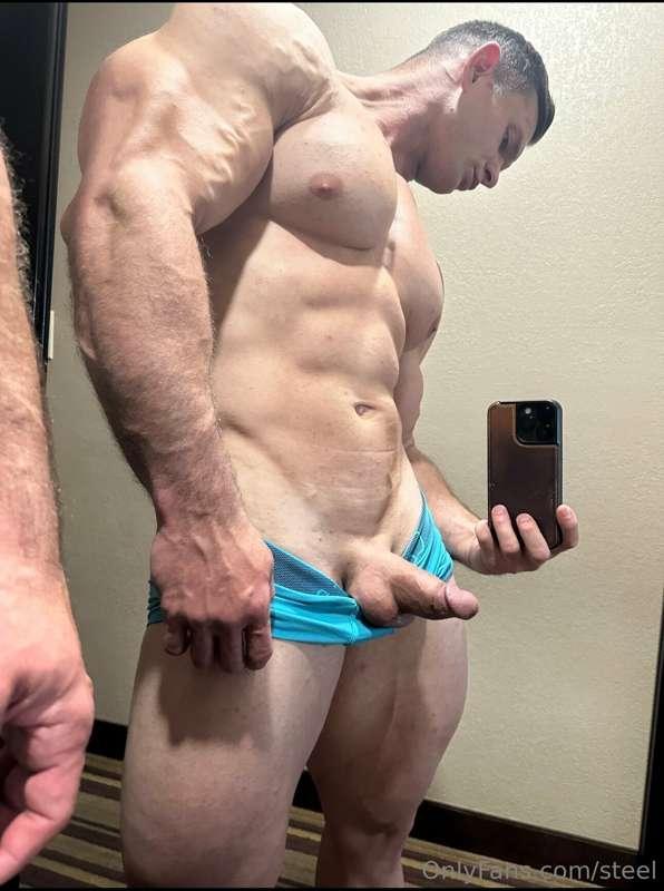 Swipe! Hard or chub in your mouth in front of this fuckin Gr..