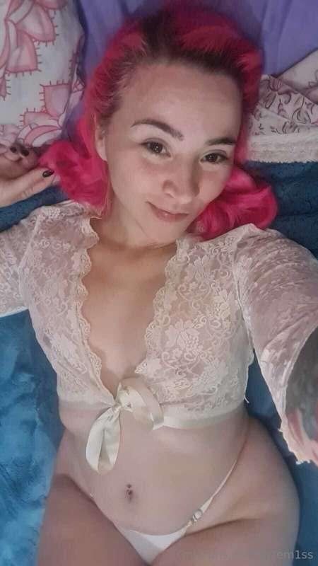 # Hi beautiful! Send me DM to play!!