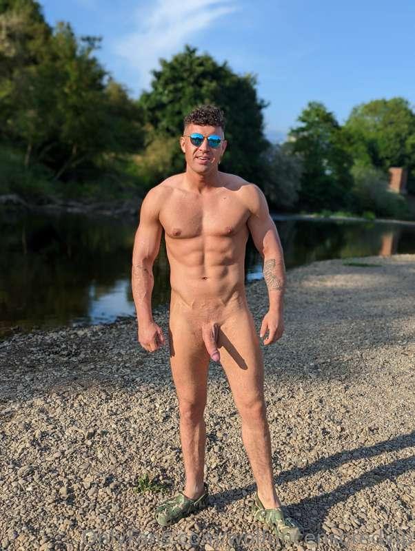 Welcome to my VIP page 😈 DM me for any custom content or any..