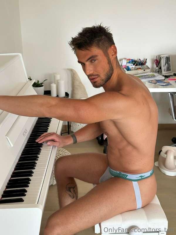do you🫵want to play the piano🎹 with me?😁🎶