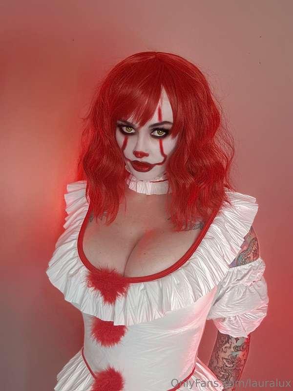 Hiya, babe! Wanna play? 🎈😉