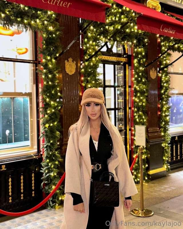 I wish youu a merry christmas baby! Hope you have been good ..