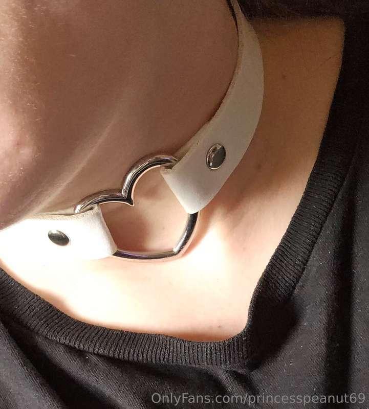 So long as I wear this choker, you all own me 😜 