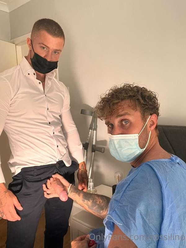Does your doctor usually take your temp like this? @thesexyp..