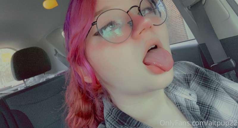 👅💸