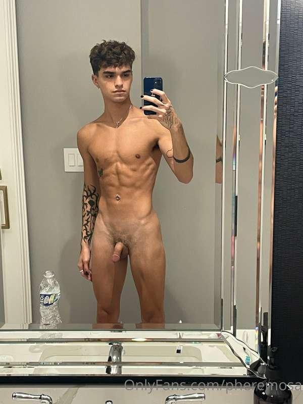 does anyone wanna see concert vids from lolla?