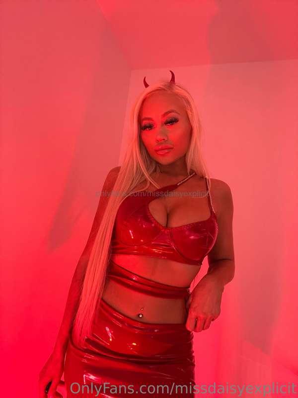Pssstt… this isn’t a costume 😈👀