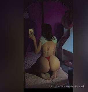 Follow my friend who has a BIG ASS and is very naughtyI don'..