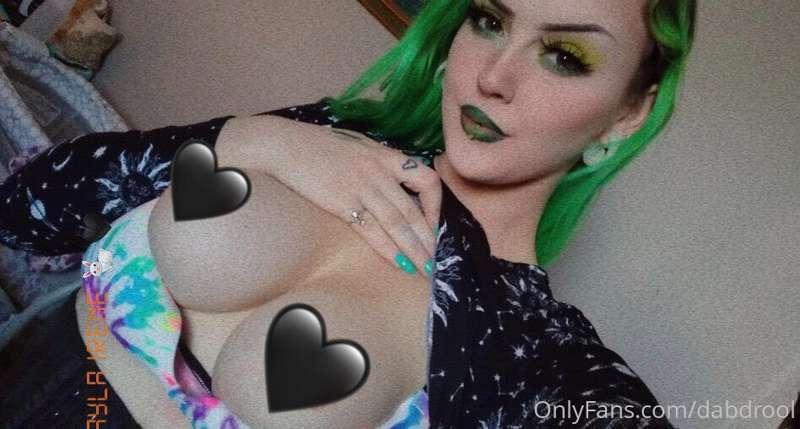 Happy hump day babies 🤍🤍🤍 I’ll have some new spicy content u..